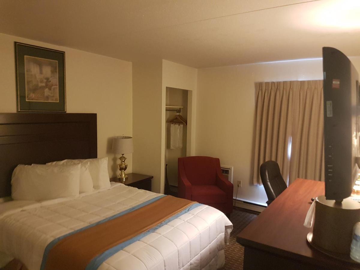 Ba Hotel Red Deer Exterior foto